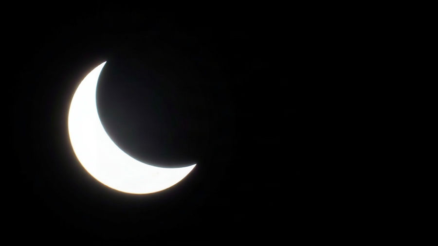 Eclipse solar parcial: por que a turma confunde penumbra e umbra
